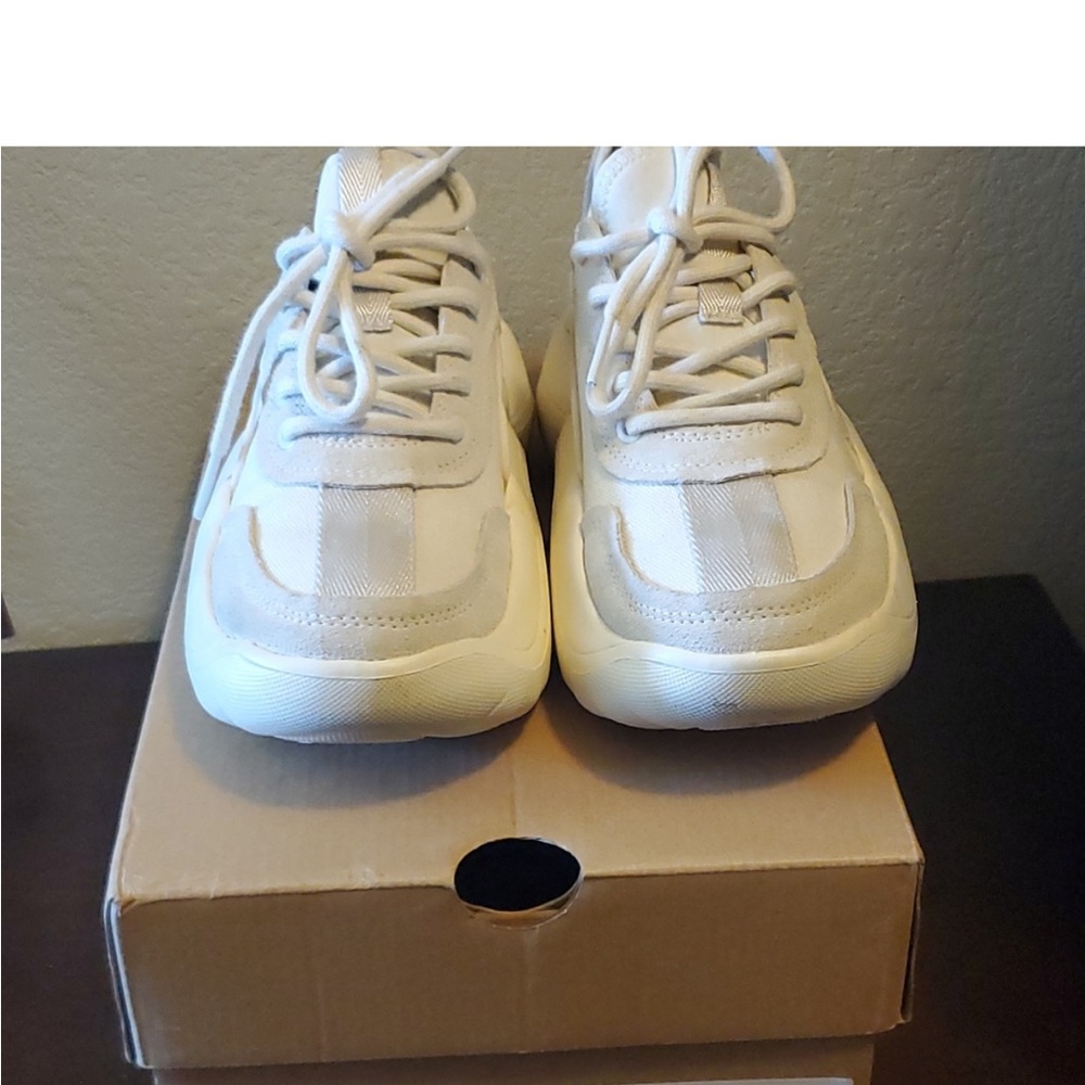 Ugg shoes size 5
